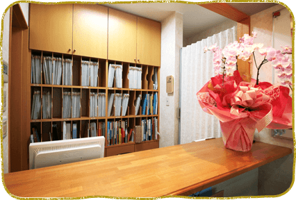 ①受付②待合室③診療台