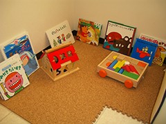 キッズコーナーではDVDを観て楽しむことができます