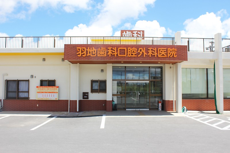 ①クリニック外観　②待合室　③受付