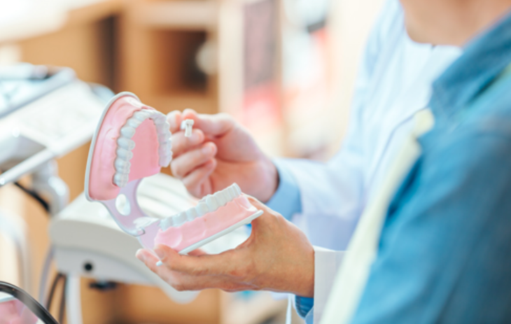 定期検診とPMTCによる予防中心の総合的口腔ケアを実践