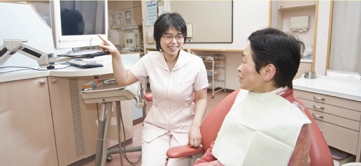 【津留小学校前バス停 徒歩2分】訪問歯科診療と医科歯科連携に対応するけんせい歯科クリニック