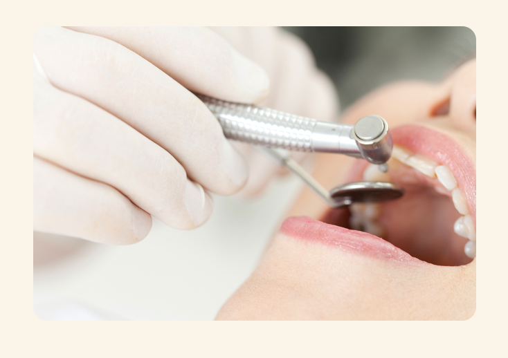 診療では、できる限り痛みを抑えた治療を心がけ、不安なく受診できるよう配慮しています