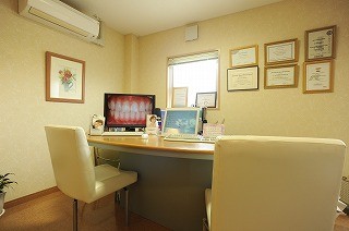 3種のレーザーを使い分け、症状や目的に応じた幅広い治療に対応