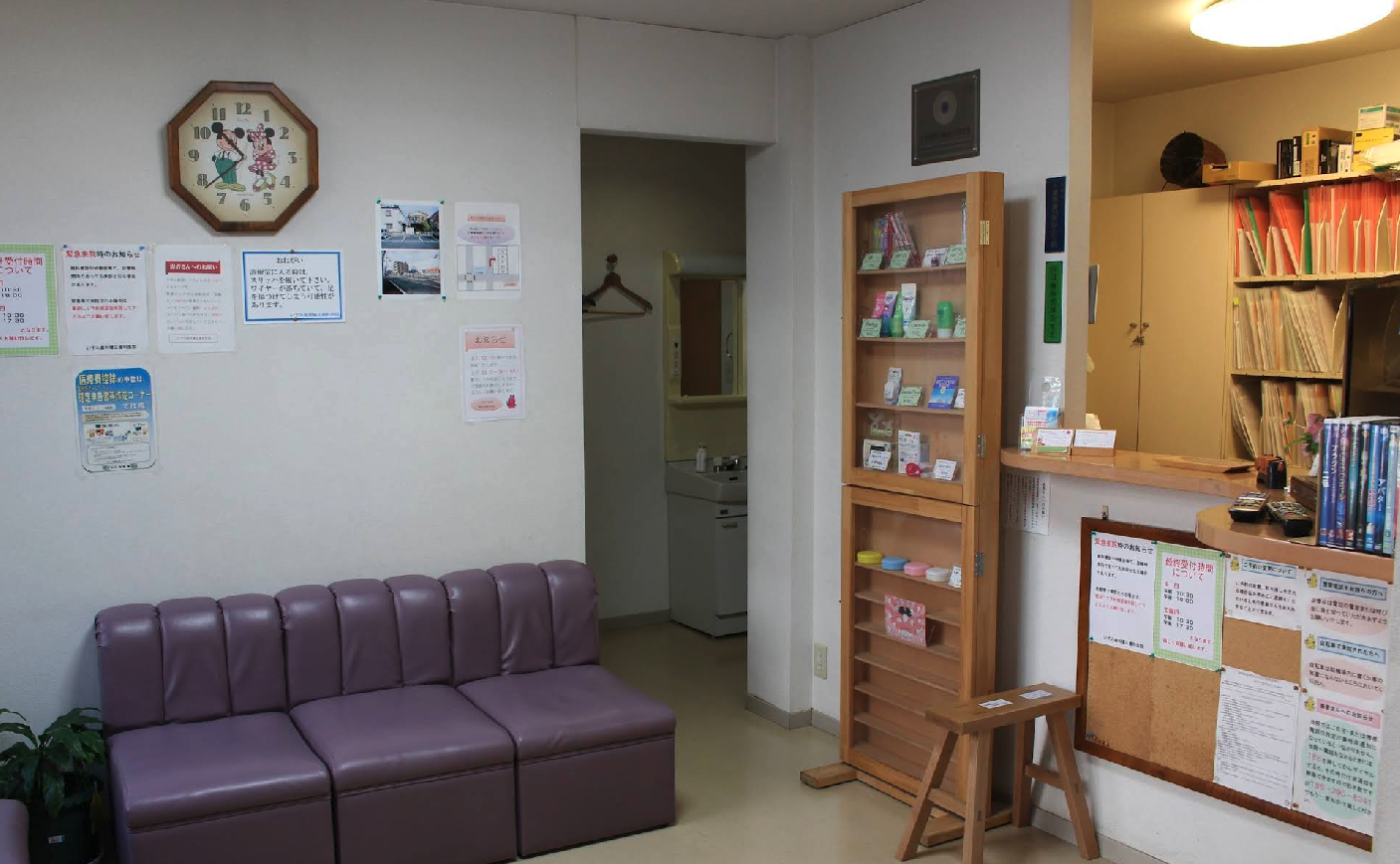 ①外観②受付③診療室