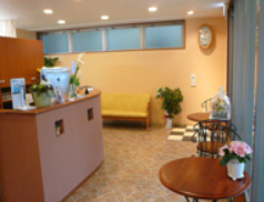 ①通いやすい環境づくりに配慮しています②外観③受付