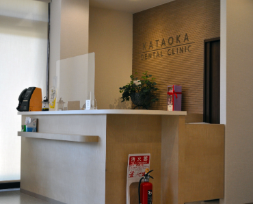 ①外観➁受付③待合室