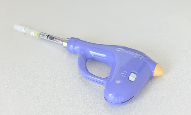 電動麻酔器を活用し痛みが少ない治療を行っています