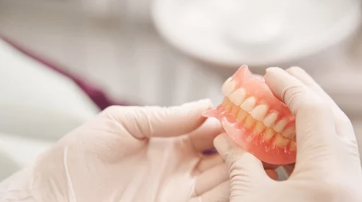 自然な装着感を得られるので、入れ歯をしていることを忘れてしまうほど快適です