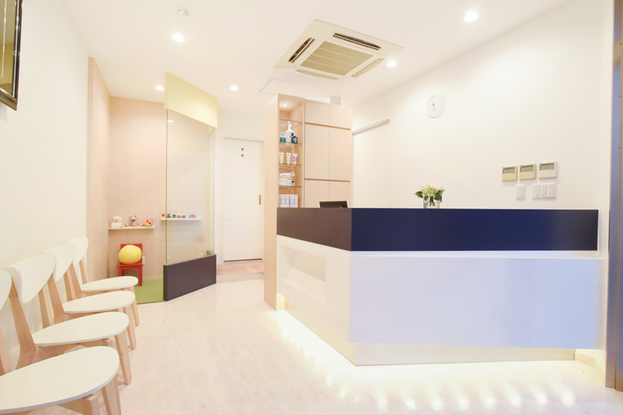 【久喜駅より徒歩1分】キッズルーム完備！複数の専門家の目で見極める安心治療「 久喜歯科・矯正歯科」