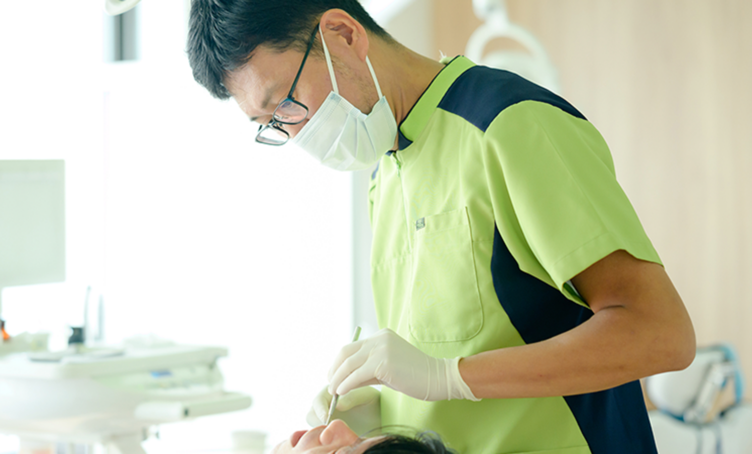 歯がグラグラするなどの症状がある場合は、早めに受診してください。