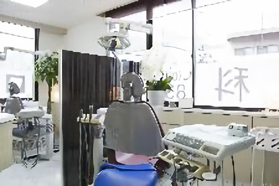 ①外観②待合室③診療室