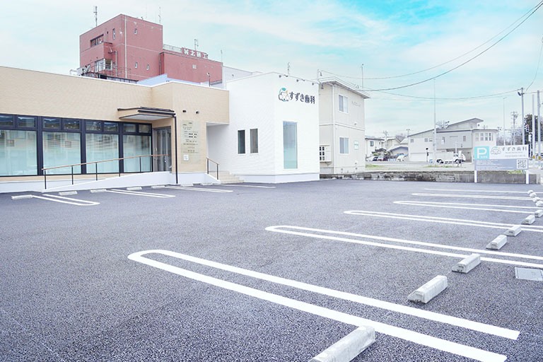 【北山形駅から徒歩10分】親子三代で紡ぐ信頼と先進の広範な歯科診療、生涯にわたり天然歯を残すサポートに挑む「すずき歯科医院」