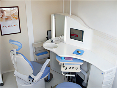 先進機器と丁寧な診療で進める安心のインプラント治療