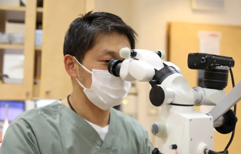 自信をもって笑顔を見せてください