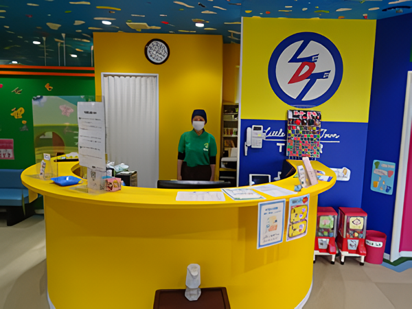 1階キッズデンタルパークの受付です