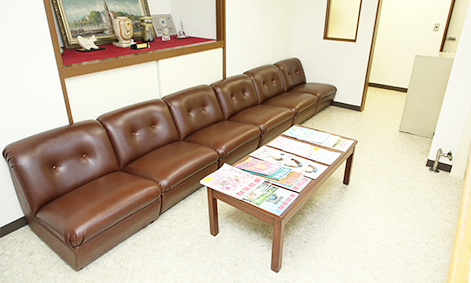 八丁堀駅から徒歩4分、患者様目線で安心の小林歯科診療所