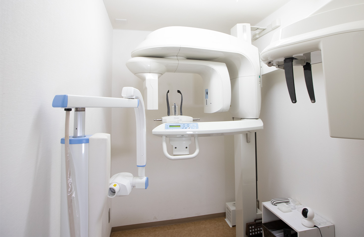 【JR日光線 鶴田駅より徒歩22分】【東武宇都宮線 江曽島駅・西川田駅より徒歩20分】【日本口腔インプラント学会 専門医在籍】地域の皆様のお口の健康を「生涯をかけて」サポートする「オカダデンタルオフィス」