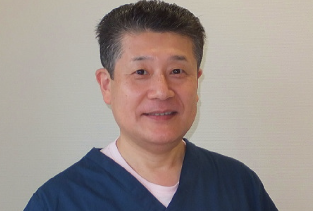 院長の江崎　友大