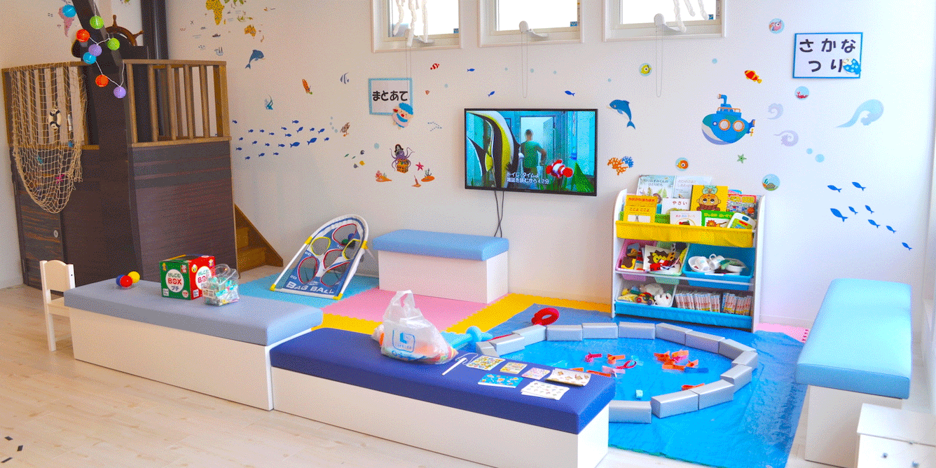 ①外観②キッズルーム③診察室