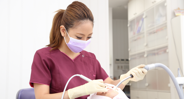 毎日のケアと専門的なクリーニングで、虫歯を予防し健康な歯を守りましょう