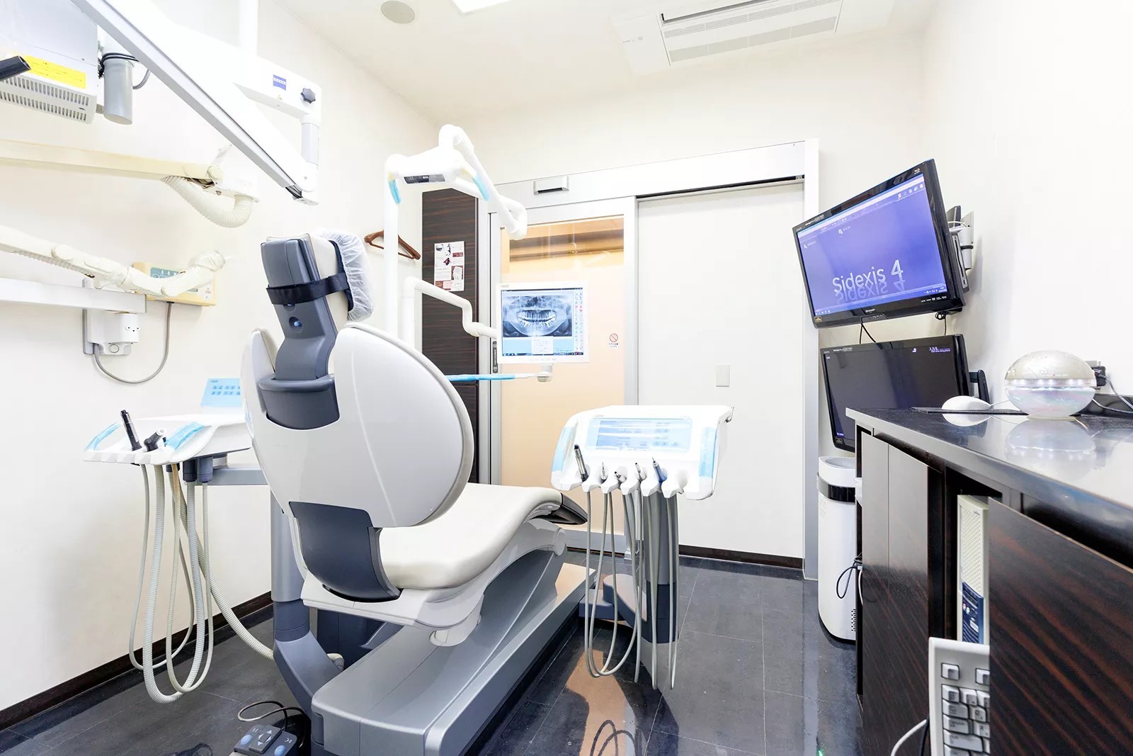 ①受付②待合室③診療室