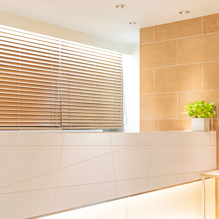 ①外観②受付③診療スペース