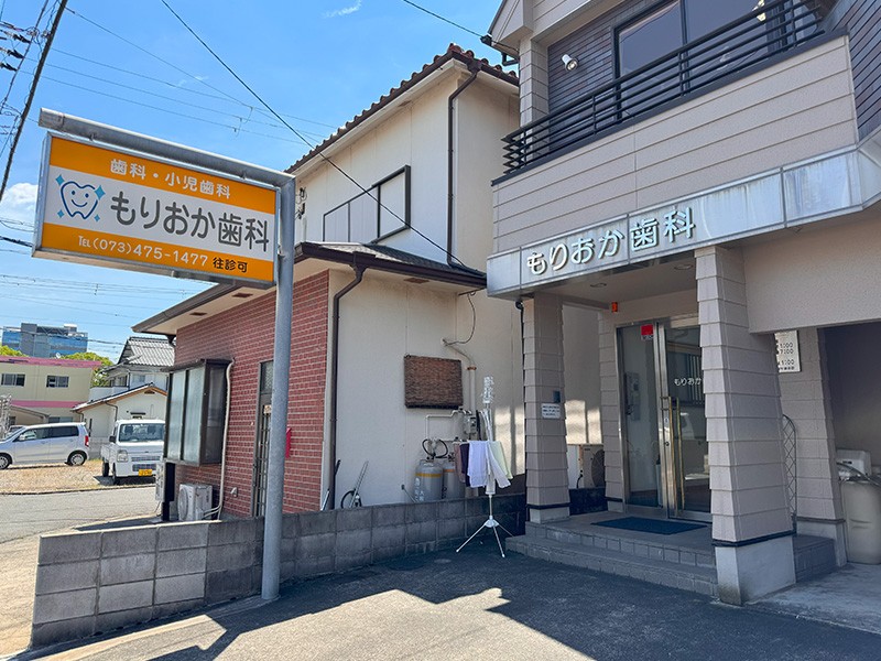 医院外観と院内の様子