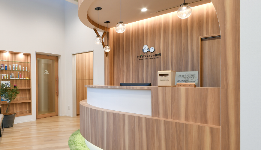 ①受付②診療室③多目的トイレ