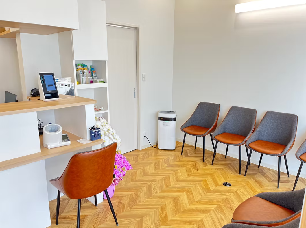 ①院内②待合スペース③診療室