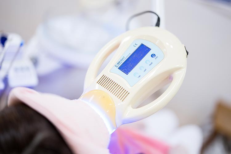 口元の印象改善や審美的な悩みに対し、無理のない方法で白さの向上を支えています。