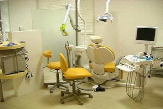 診察台のモニターにはレントゲンが映し出されます