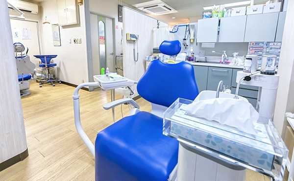 できるだけ歯を削らず、痛みの少ない方法で治療を進めています。