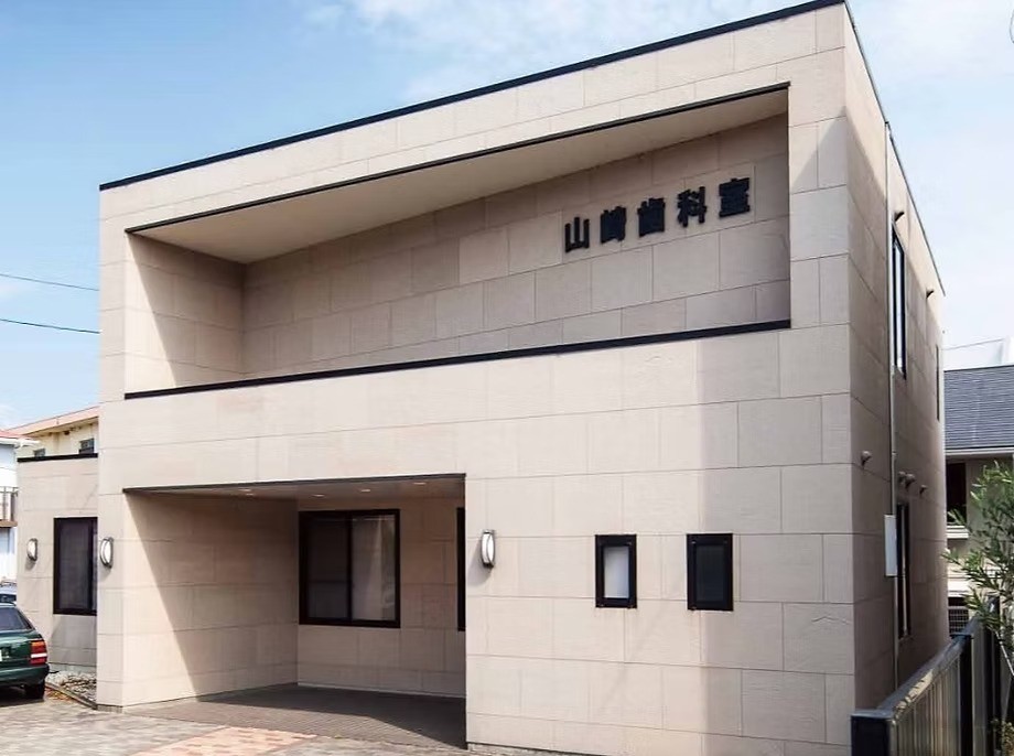 ①②クリニック外観　③クリニック内