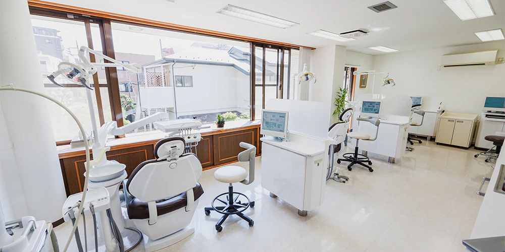 【練馬駅西口 徒歩5分】【診療時間は夜21時まで対応】【日本小児歯科学会専門医・日本歯周病学会認定医　在籍】患者様に寄り添い、精度の高い治療を提供する上原歯科医院