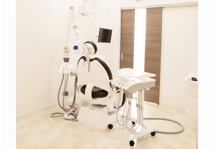 半個室の診療室でリラックスして治療を受けていただけます