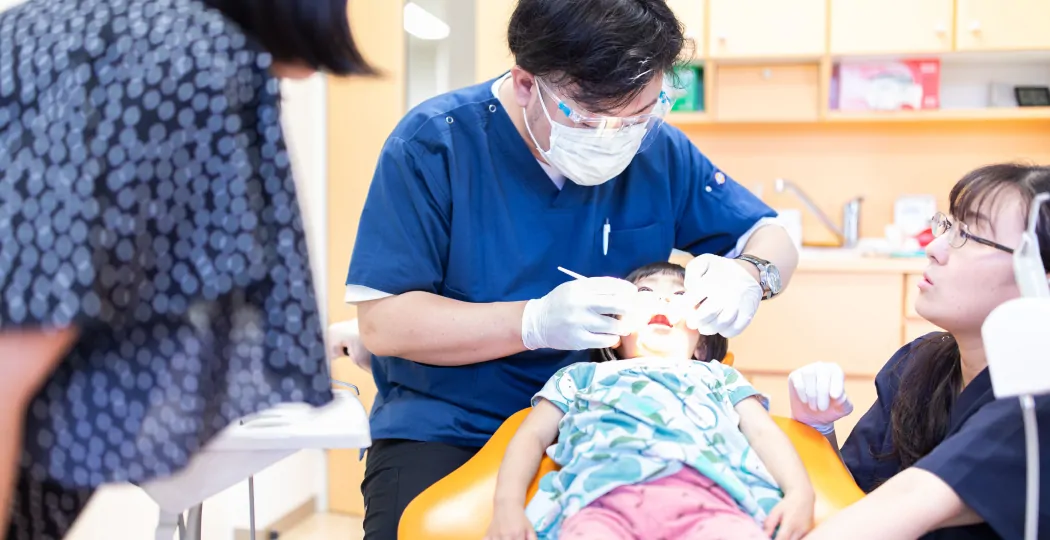 ①診療室②キッズスペース③治療の様子