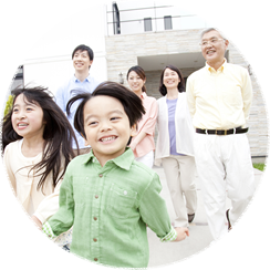 適切な位置に誘導することで、最終的に上下前歯4本の位置を並べることを目指しています