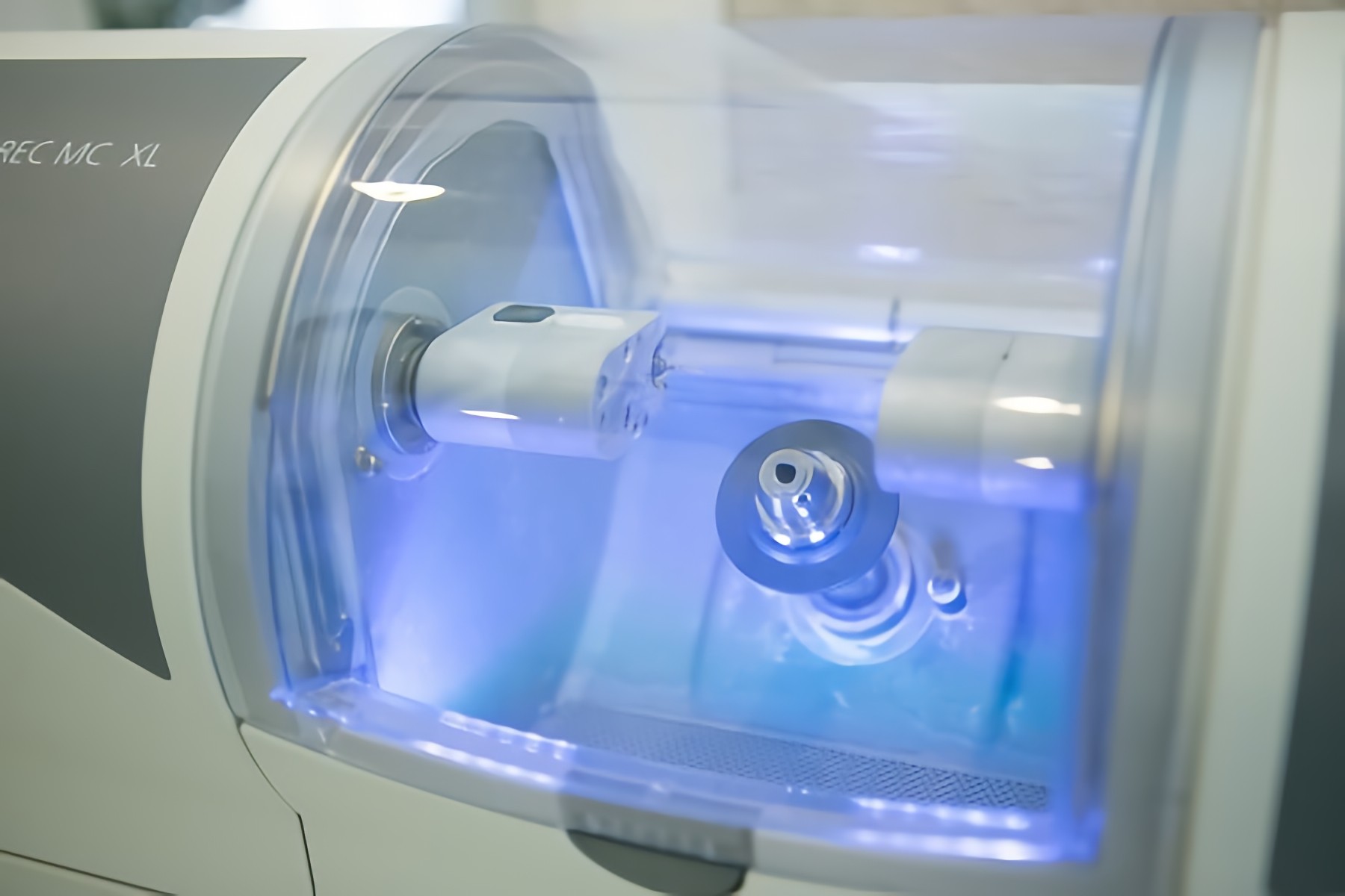 セレックシステムを導入しています