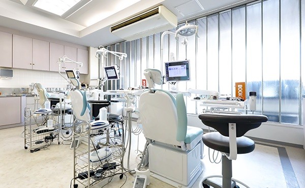 ①医院外観②診療室③歯科用CT