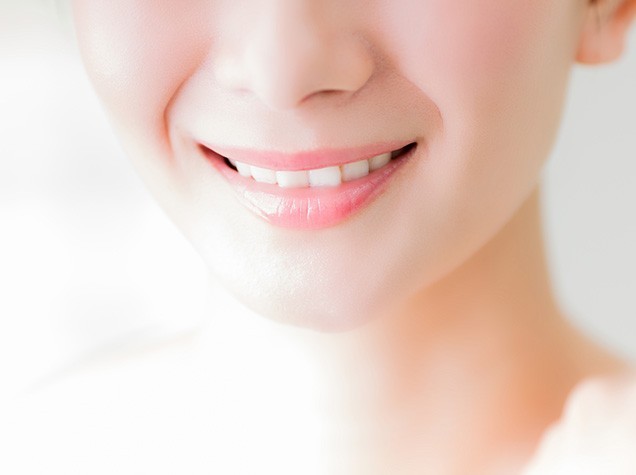 見た目の美しさだけでなく、将来的なお口の健康まで見据えた審美歯科治療を行っています