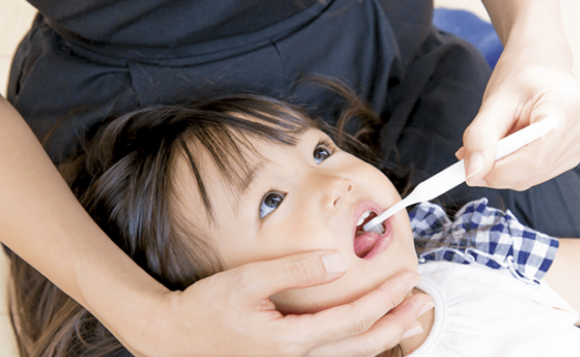 家族ぐるみの予防と年齢に応じたケアで子どもの歯を守る総合サポート