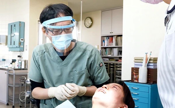 大人の矯正にも対応しています