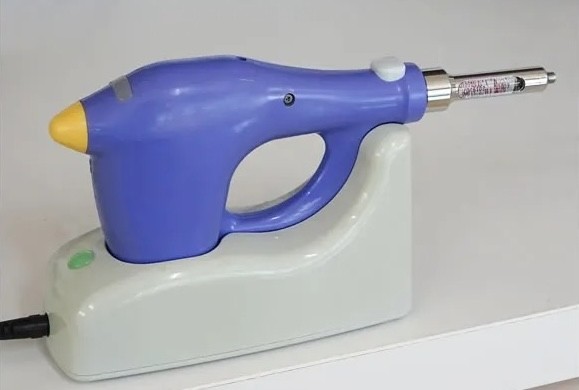 ①院長②キッズスペース③電動麻酔器