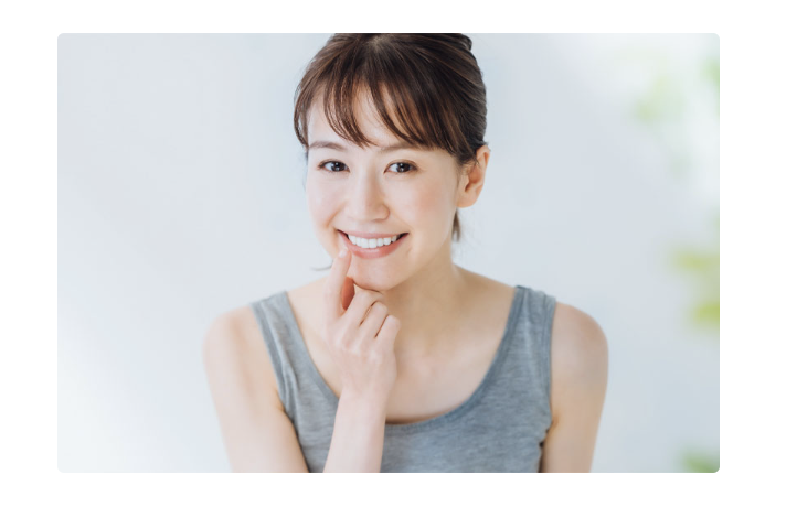 審美歯科では、歯の色や形を整え、自然な見た目を重視しつつ機能面にも配慮した治療を行います