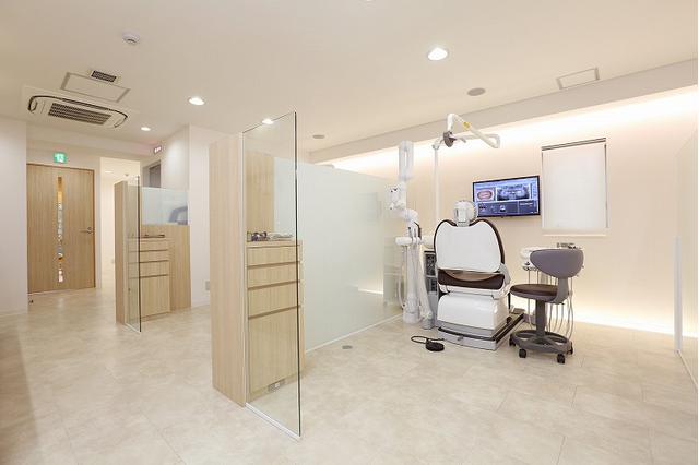 ①待合室②看板③診療チェア