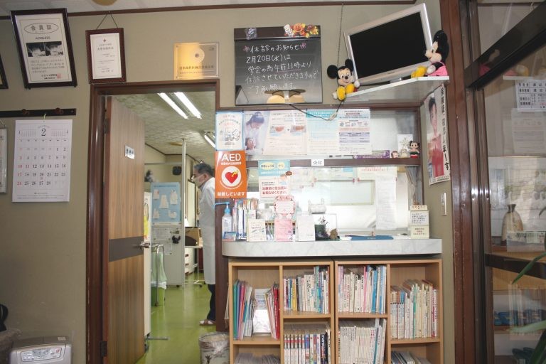 ①診療風景②院内の雰囲気③エイクレス治療機
