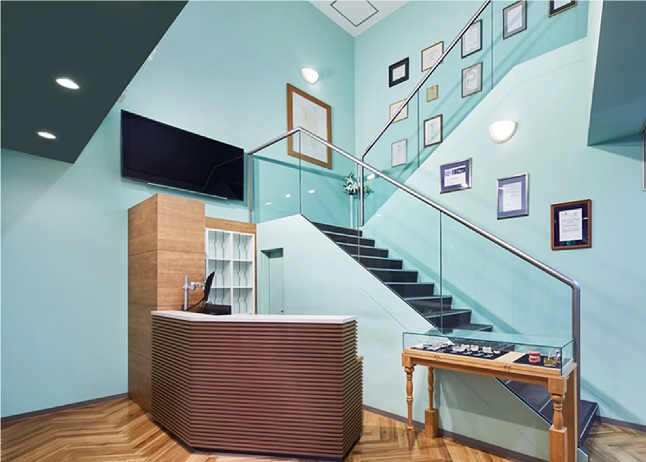 【名古屋駅ユニモール7番左出口 徒歩30秒】【休診日：日曜・祝日】【日本歯科医師会会員在籍】精密な診断と技術でインプラント治療に注力する みやかわデンタルクリニック