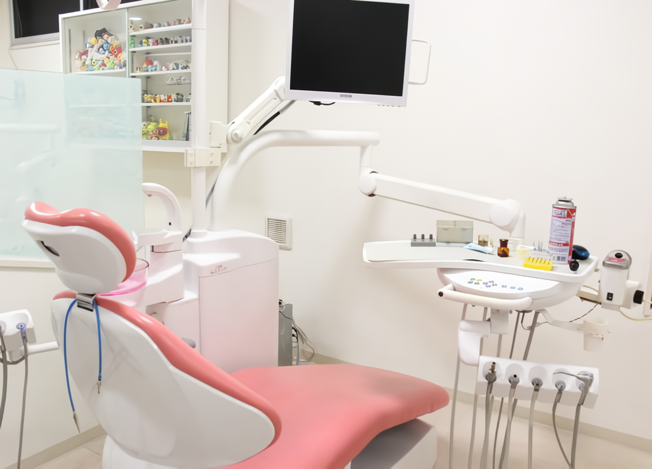 【稲毛駅から車で約8分】日本口腔外科学会指導医・専門医が在籍する かずなか歯科クリニック