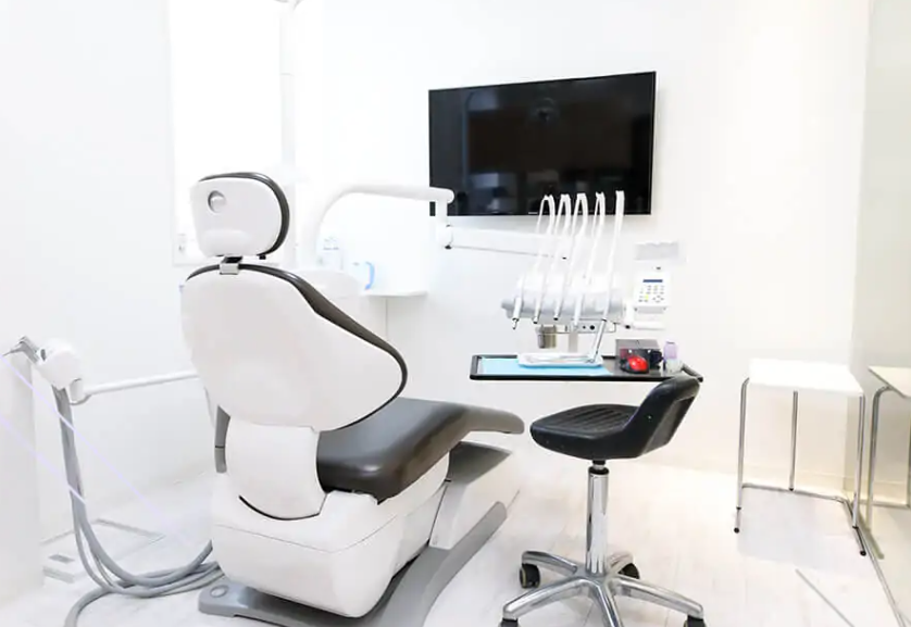 【西八王子駅から徒歩6分】【日本顎咬合学会認定医在籍】「人生を変える」そんな歯科治療を目指して一人ひとりに合った治療方法を提供するLCK f デンタルクリニック