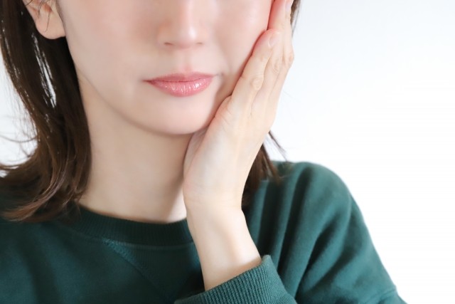 むし歯や外傷によって傷んだ歯を補う歯冠修復と、失った歯の機能を取り戻す欠損補綴に対応しています。※写真はイメージです。